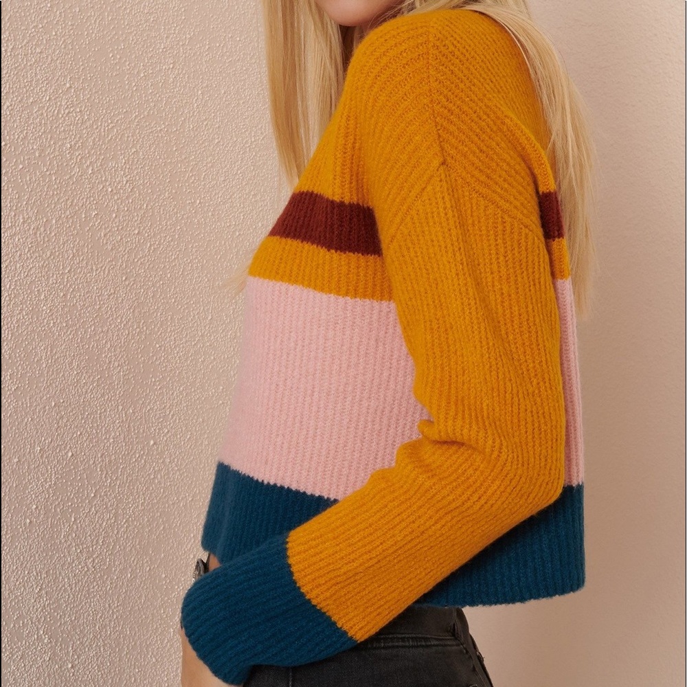 GARAGE COLOR BLOCK CROP MOCK NECK SWEATER